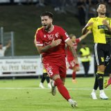 Sion's midfielder Liam Chipperfield celebrates his goal after scoring the 1:2, during the Challenge League soccer match of Swiss Championship between FC Stade Nyonnais and FC Sion, at the Stade de la Colovray, in Neuchatel, Switzerland, Friday, August 25, 2023. (KEYSTONE/Salvatore Di Nolfi)